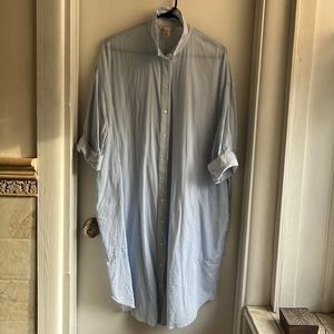 Baby blue striped button down shirt by H&M. Classic style in 100% cotton.